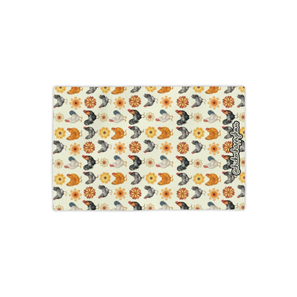 CHICKEN WITH FLOWER Beach Towel