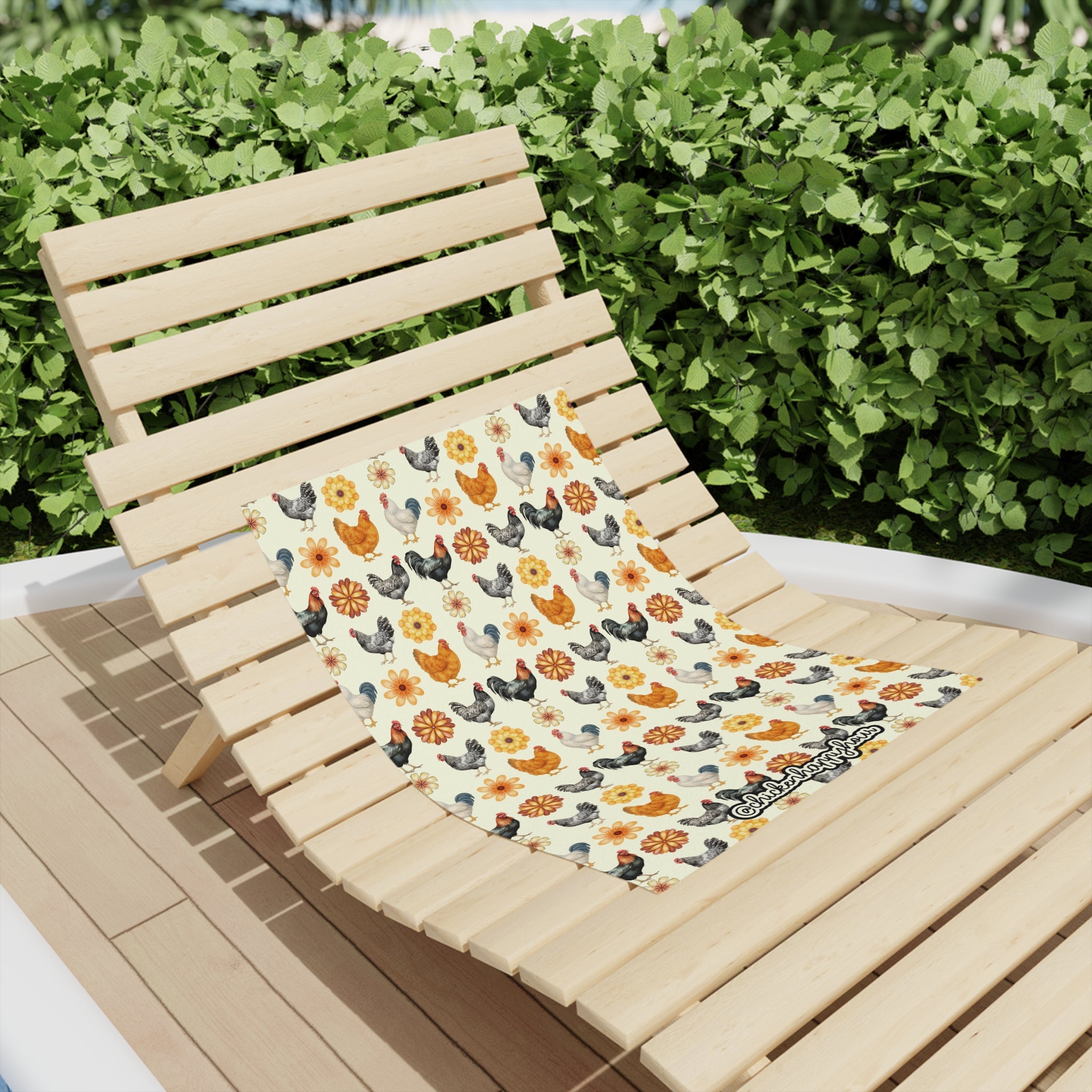 CHICKEN WITH FLOWER Beach Towel