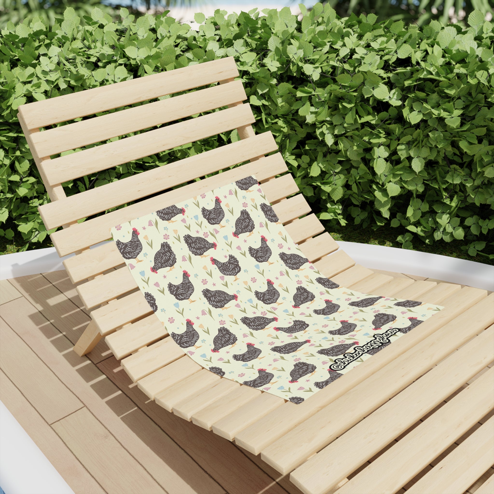 CHICKEN WITH FLOWER 2 Beach Towel